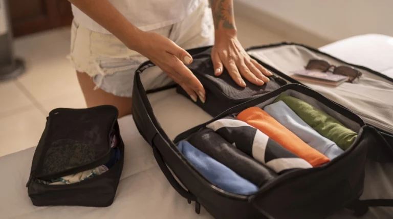 Right Travel Bag