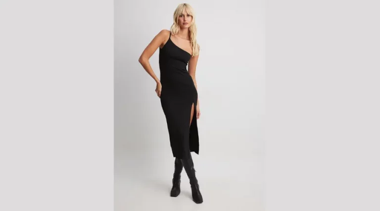 Taylor Swift's Black Dress
