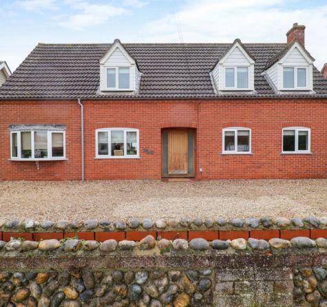 Cliff Cottage – A Coastal Escape in Norfolk