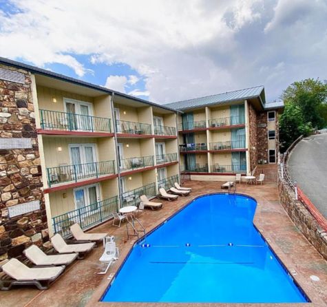 Reagan Resort Inn
