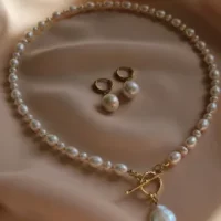 Vintage Pearl pendant necklace